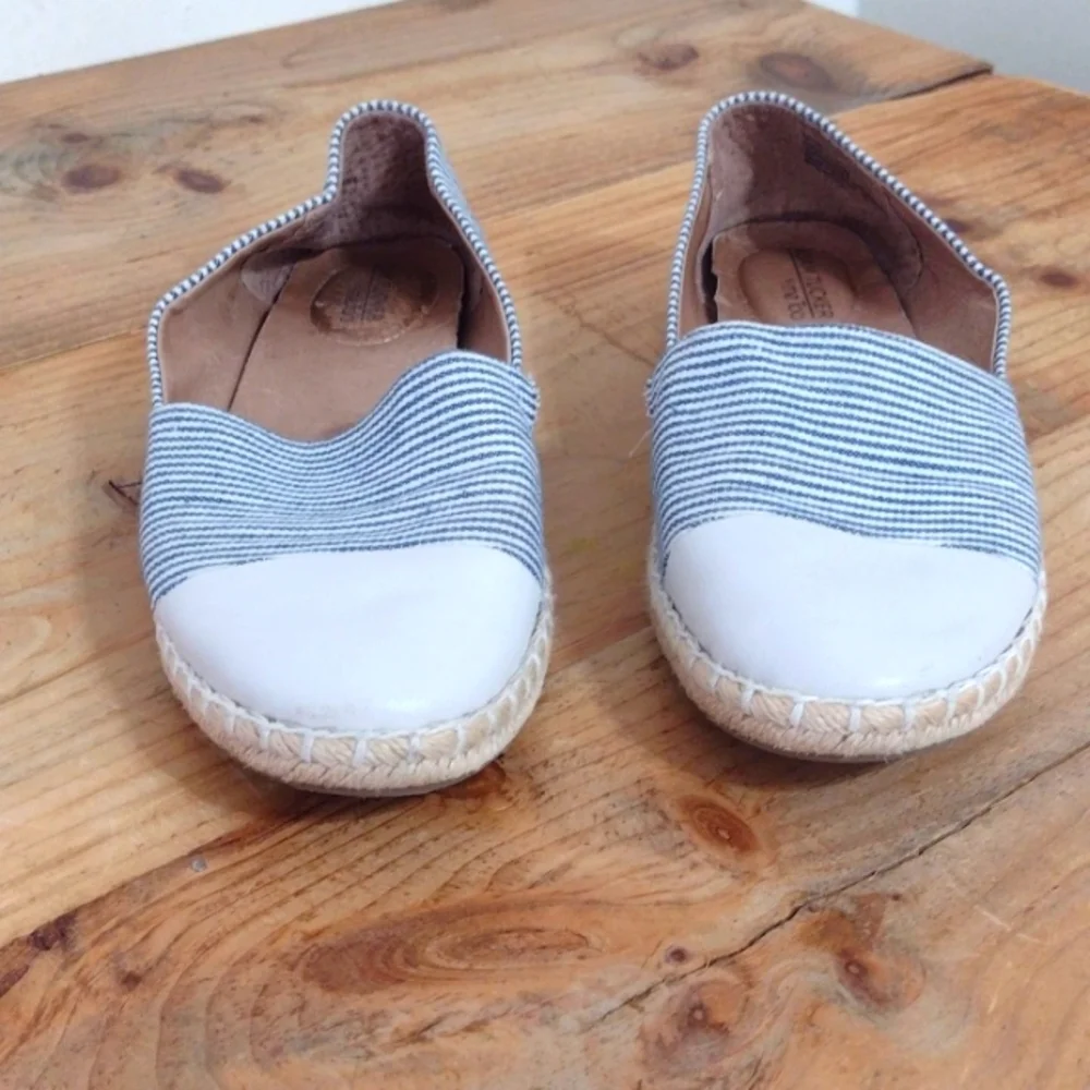 Adam Tucker by Me Too Blue Striped Leather Espadrille Flats Size 8.5